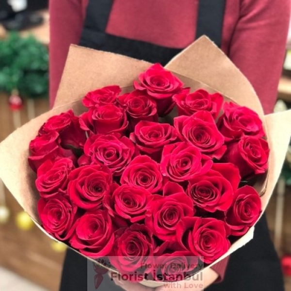25 rote Rosen Strauß Resim 2