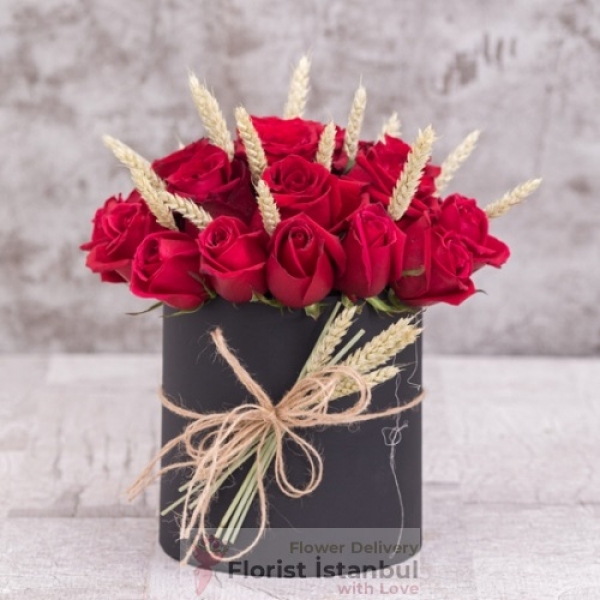 30 rote Rosen & Jungfrau in Box