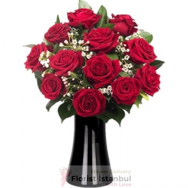12 rote Rosen in Vase Resim 1