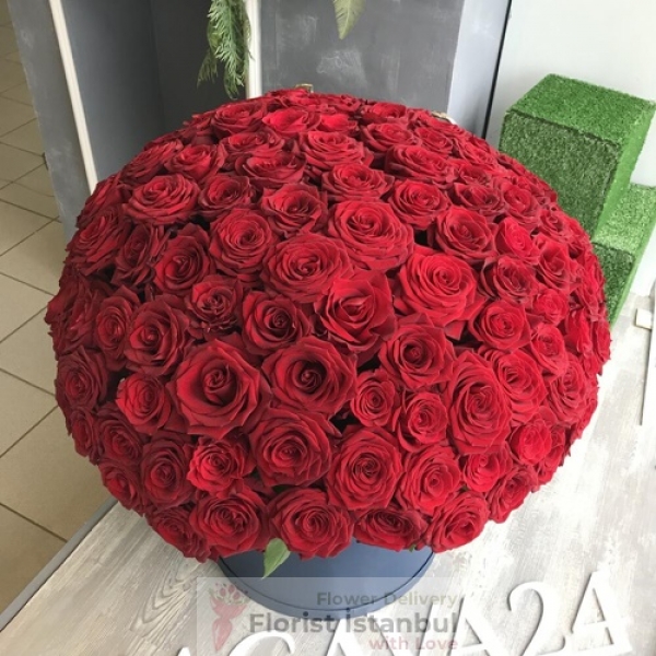 150 Lux Red Roses in a Box Resim 1