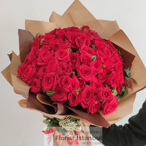 Blumenstrauß aus 50 roten Rosen Resim 1