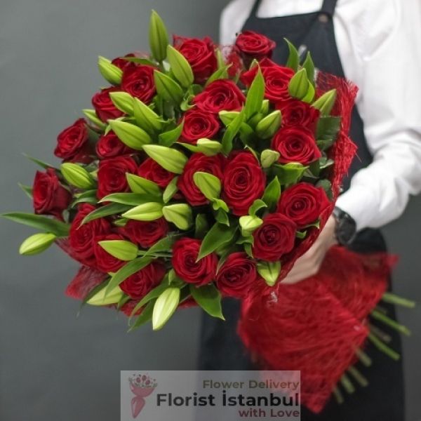 Luxuriöser Blumenstrauß aus Lilien und Rosen Resim 1